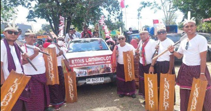 Warga Lamaholot Diaspora Belu Perkenalkan Tarian Hedung dalam Parade Kebangsaan di Batas Negara