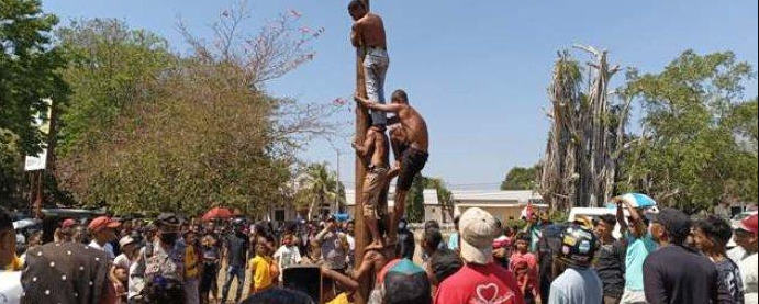 Memeriahkan HUT ke-79 Kemerdekaan RI, Pemda Belu Gelar Lomba Panjat Pinang